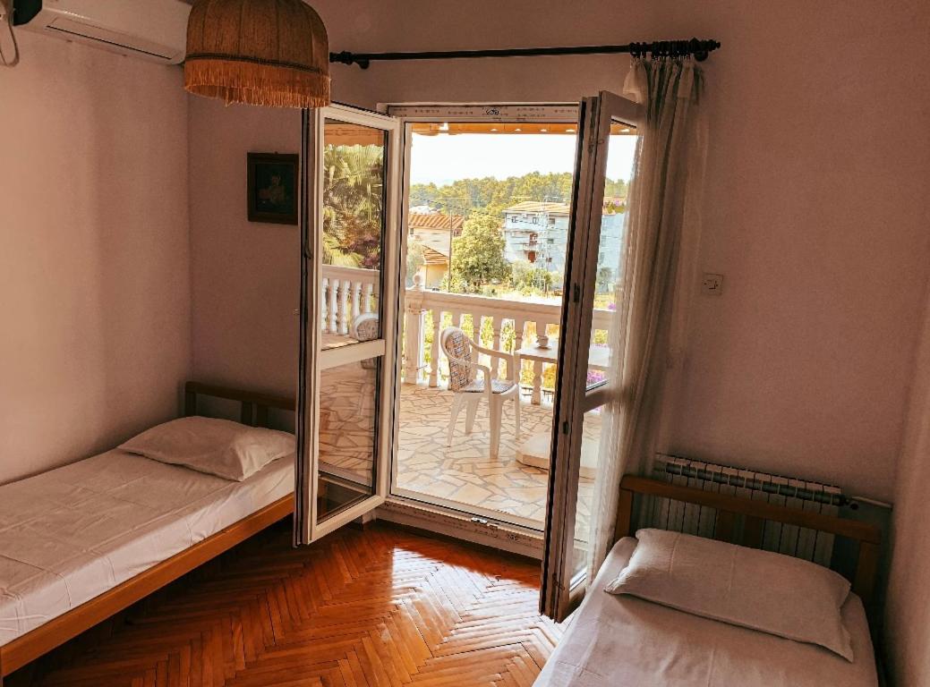 Peaceful, Cosy Tivat Guesthouse Exteriör bild
