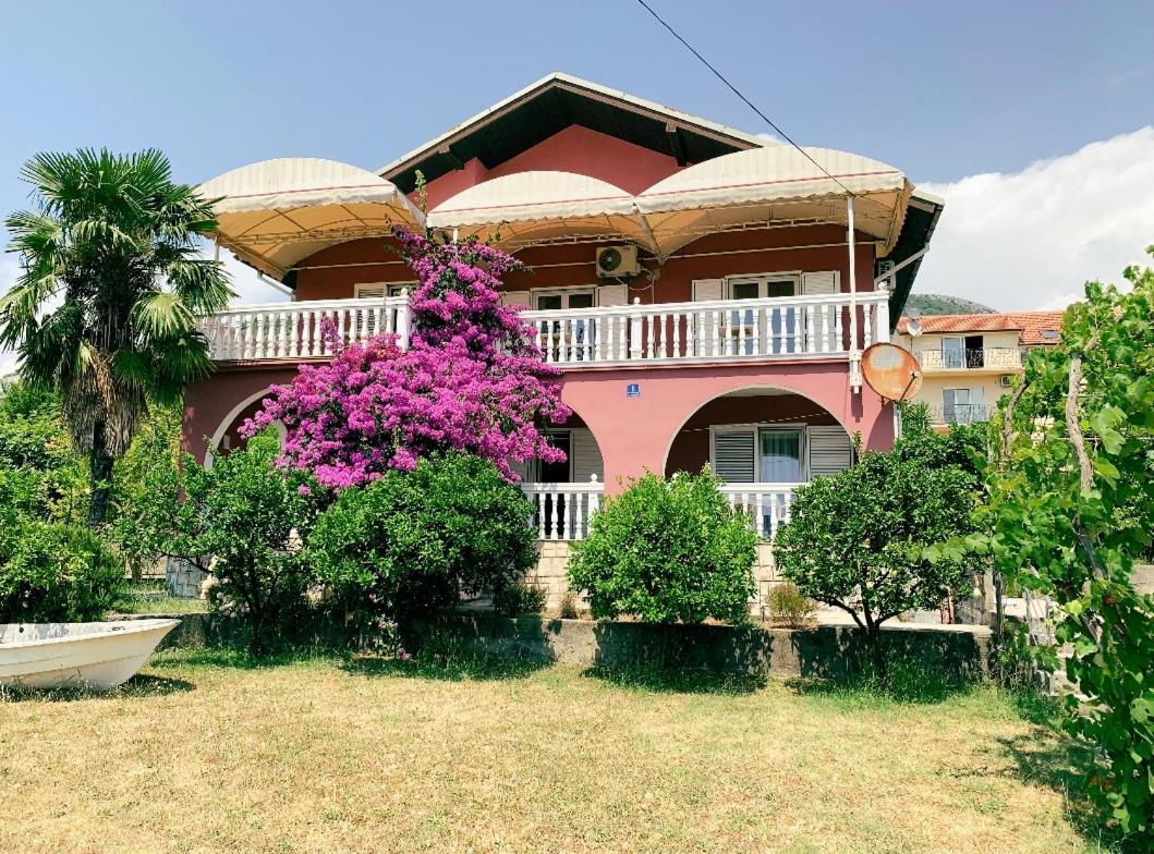 Peaceful, Cosy Tivat Guesthouse Exteriör bild