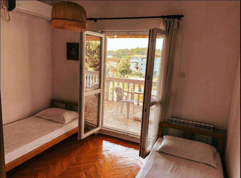 Peaceful, Cosy Tivat Guesthouse Exteriör bild