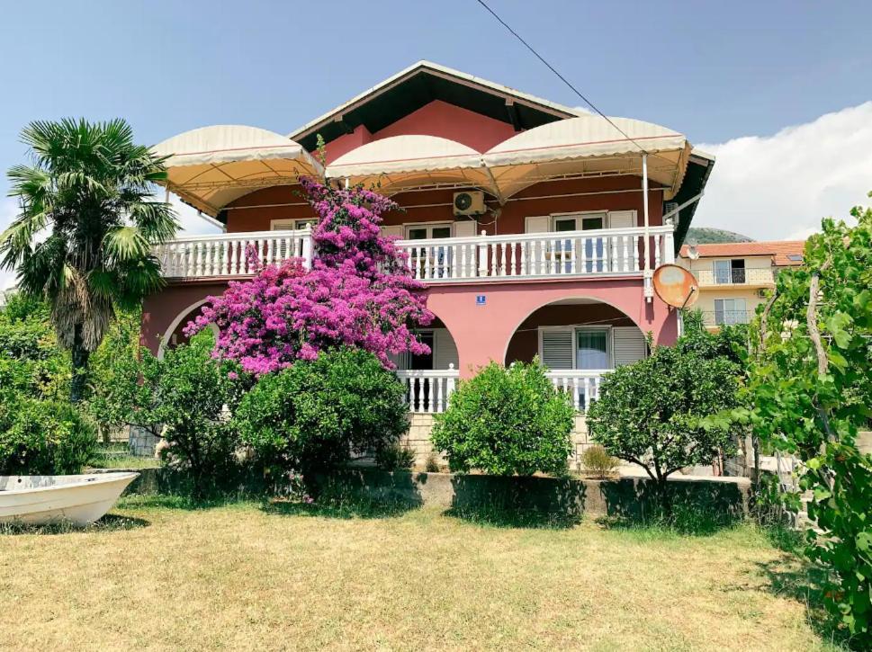 Peaceful, Cosy Tivat Guesthouse Exteriör bild