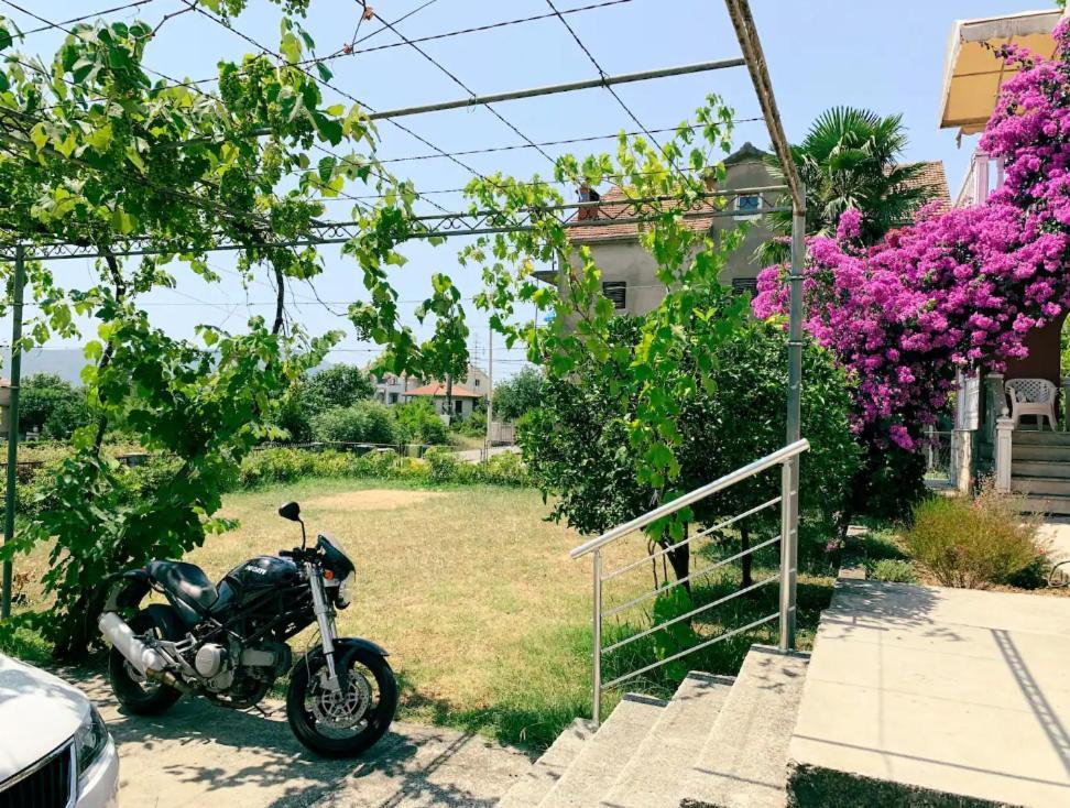 Peaceful, Cosy Tivat Guesthouse Exteriör bild
