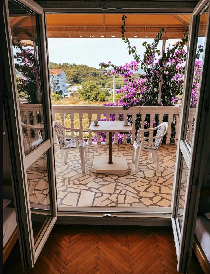 Peaceful, Cosy Tivat Guesthouse Exteriör bild