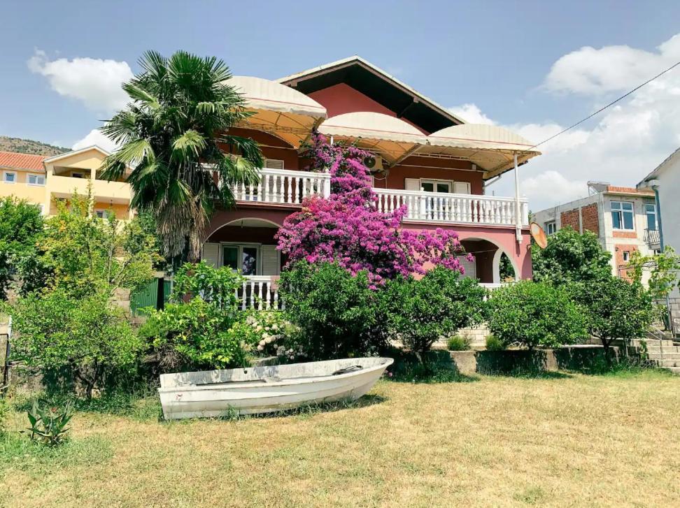 Peaceful, Cosy Tivat Guesthouse Exteriör bild